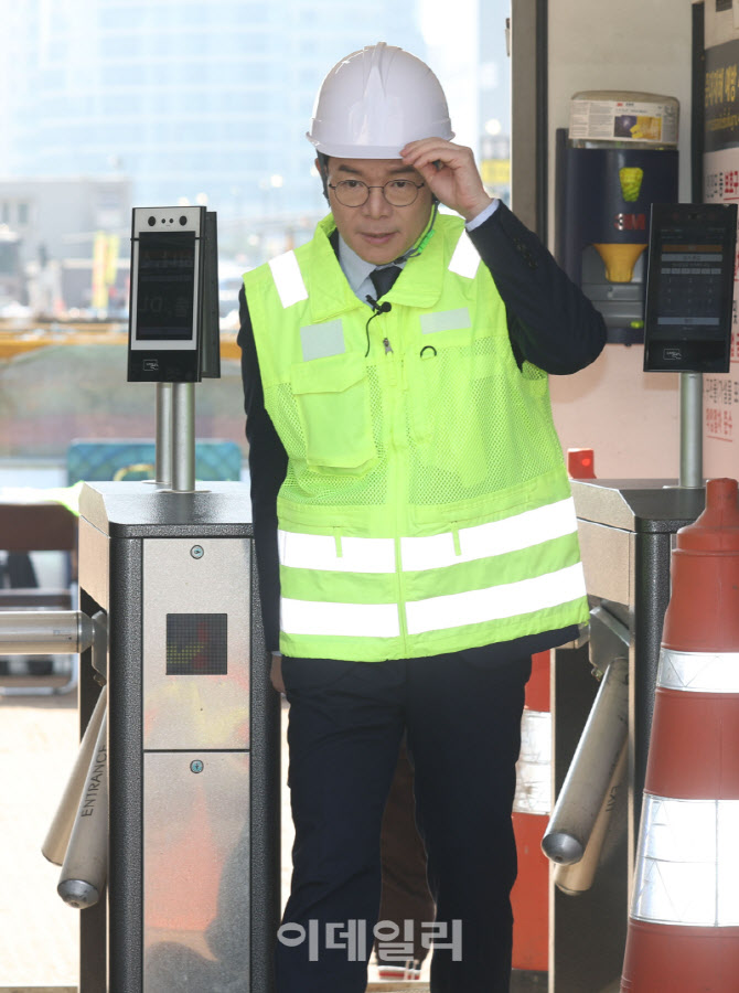 영동대로 지하공사 현장 방문한 정원오 예비후보                                                                                                                                                     