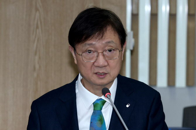 "사업대출로 집사면 즉시회수"…이찬진, 강남3구 정조준