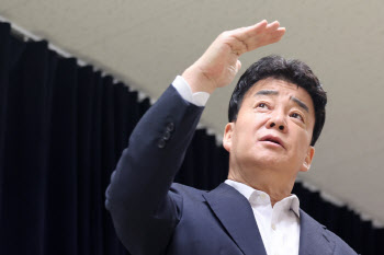 백종원 더본코리아 대표, 지난해 보수 8.2억원… 2년 연속 동결