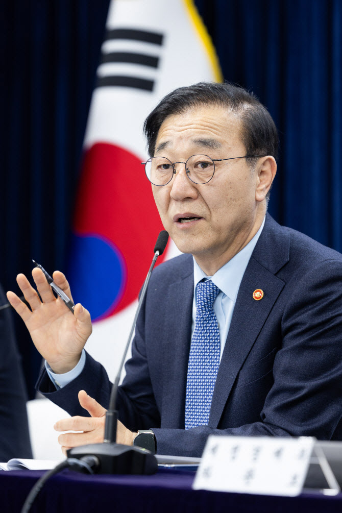 김윤덕 국토장관 “국토부 실장 사의, 건강 문제…대통령 지시와 무관”