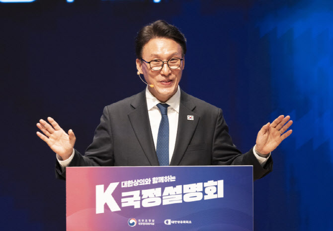 질의응답하는 김민석 총리                                                                                                                                                                          