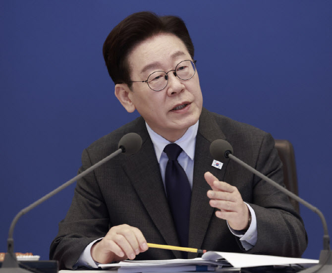 내일부터 공공부문 차량 5부제…민간 확대도 검토