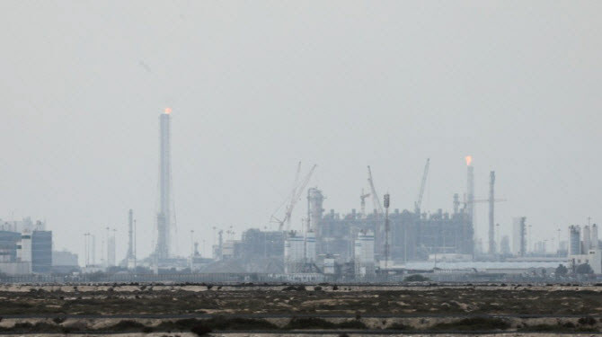 카타르, 한국 LNG 장기계약 불가항력 선언…라스라판 피격 후폭풍