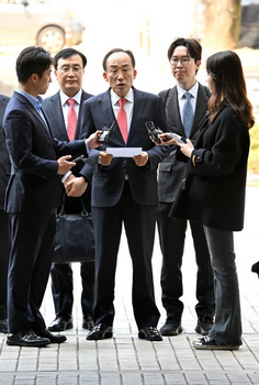 추경호, 첫 재판서 내란가담 혐의 부인…계엄 당일 행적 CCTV 재생