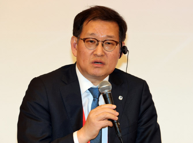 대담하는 박정훈 우리금융·경영연구소 대표                                                                                                                                                         