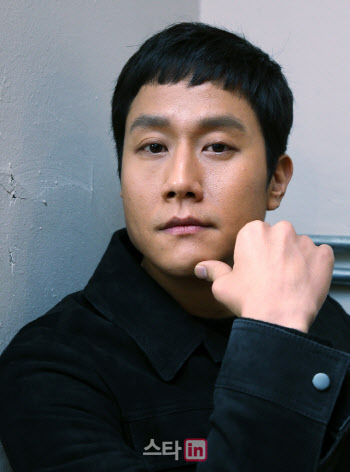 '감독 데뷔' 정우, 이병헌 소속사 BH엔터테인먼트 떠나 새 출발[only이데일리]