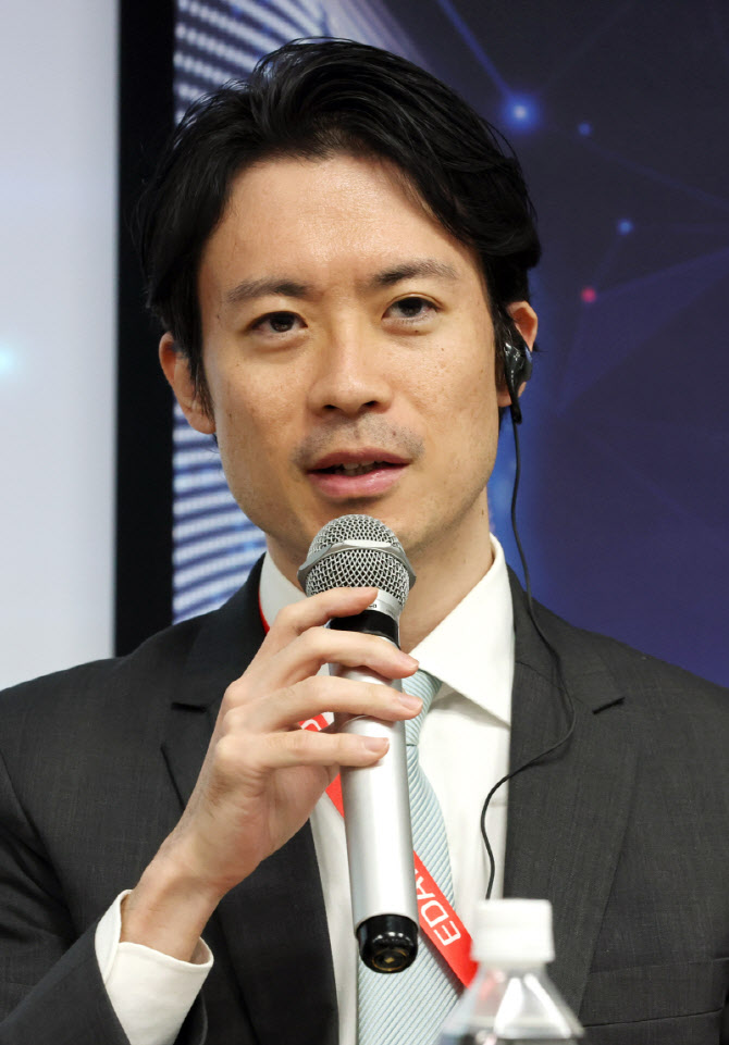 패널토론하는 다케자와 유스케 프로그매트 부사장                                                                                                                                                    