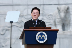 李 “서해 긴장 끝내고 공동 번영으로”…서해수호의날 기념식 참석