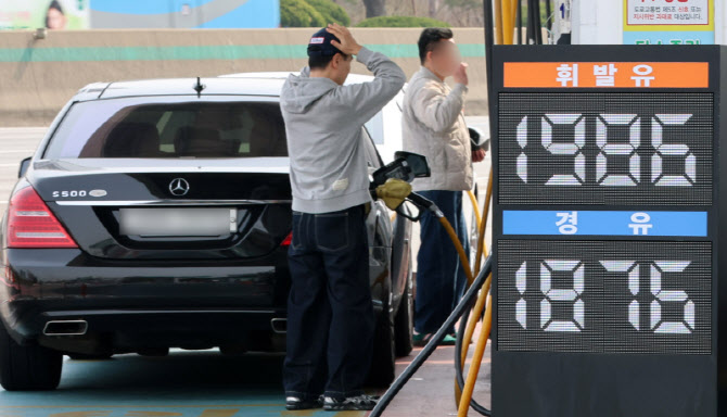 서울 휘발유 17일 만에 1,900원대로                                                                                                                                                                 