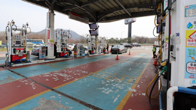 기름값 상승세 고공행진, 텅빈 주유소                                                                                                                                                               