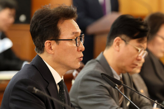 제1차 비상경제본부 회의 주재하는 김민석 총리                                                                                                                                                      