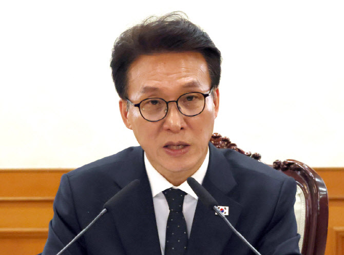 金총리 "비상경제본부, 국민생활 필수품 수급 최우선 과제"