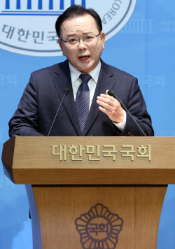 대구시장 출마 선언한 김부겸…"대구가 앞장서 국힘 버려야"(상보)