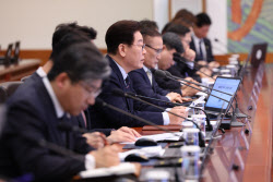 李정부 첫 통일교육 기본교재…'미북' 다시 '북미'로(종합)