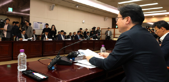 [포토]이억원 금융위원장, "금융은 실물경제의 방파제"
