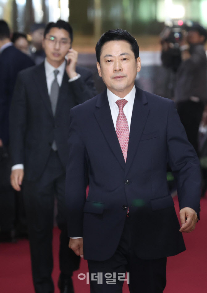 '개헌 논의' 국회의장실 향하는 장동혁 대표                                                                                                                                               