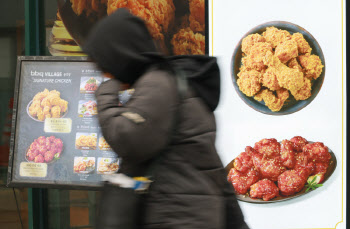 닭고기 공급가 올랐는데...정부 압박에 "치킨값 인상 없다"