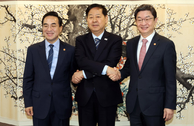 중동 상황 대비 거시재정금융장관 협의체 가동                                                                                                                                                       