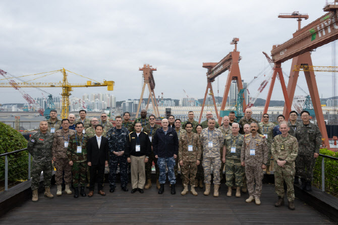 HD현대重, 25개국 주한 무관단에 글로벌 함정기술력 공개