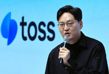 "집 팔아 직원 100명 월세 평생 지원"...테슬라 쏜 토스 대표, 만우절에 또?