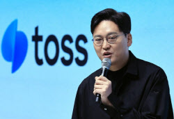 "집 팔아 직원 100명 월세 평생 지원"...테슬라 쏜 토스 대표, 만우절에 또?