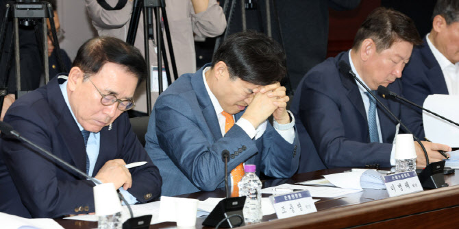 금융위원장 발언 경청하는 금융권 회장들                                                                                                                                                            