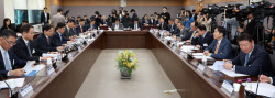 [포토]금융위, "사업자대출로 주택 구매시 최대 10년간 대출금지"                                                                                                                                 