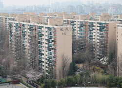 “안녕, 부동산!”…시장에 돈줄 차단하려는 정부가 대놓은 대책