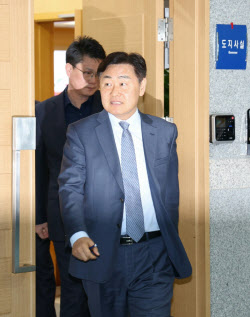與 '돈봉투 살포 의혹' 김관영 전북지사 긴급감찰…金 "다 돌려받아"(종합)
