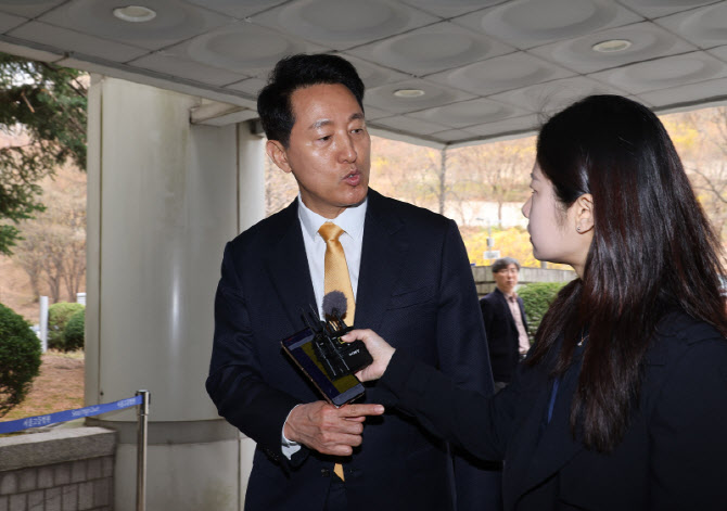 법정으로 이동하는 오세훈 시장                                                                                                                                                                     