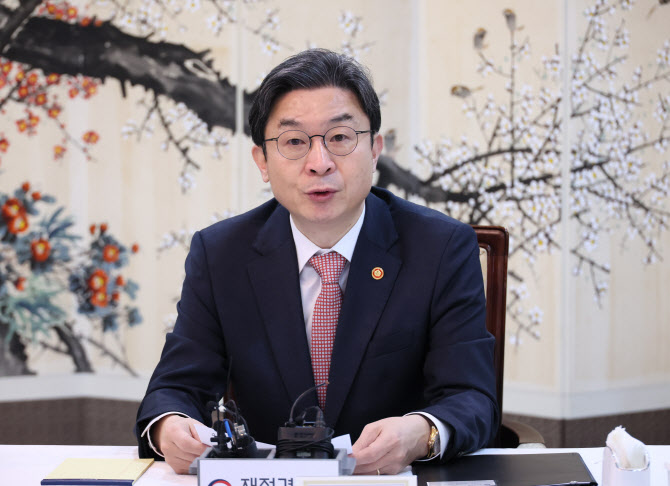 부동산 안 잡히면 더 센 규제 온다