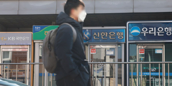 주담대 한 달 간 3872억원↓…전세·집단대출 7개월 연속 감소