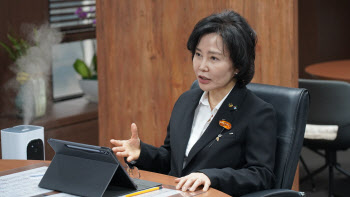 "채무조정 넘어 기본저축·기본보험까지"…금융기본권 꺼낸 김은경