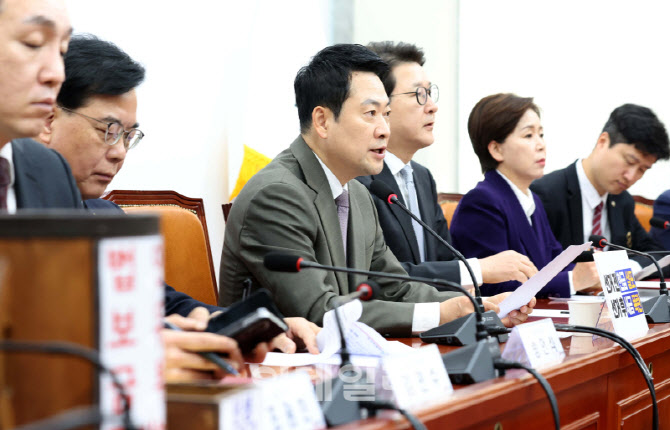 '모두발언하는 장동혁 대표'                                                                                                                                                              