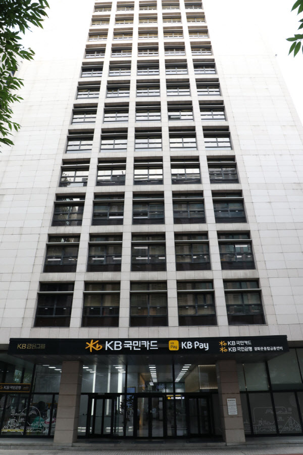 국민카드, 중동 불안·유가 상승…고객 유류·교통비 부담 완화