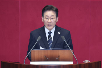 [속보]李대통령 “추경, 초과세수 25.2조원에 기금 자체 재원 1조원 활용”