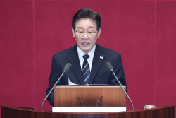 [속보]李대통령 “추경, 초과세수 25.2조원에 기금 자체 재원 1조원 활용”