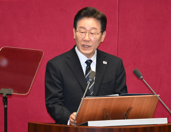 “민생경제 전시상황”…李, 26조2000억원 ‘빚 없는 추경’ 제출