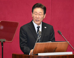 “민생경제 전시상황”…李, 26조2000억원 ‘빚 없는 추경’ 제출