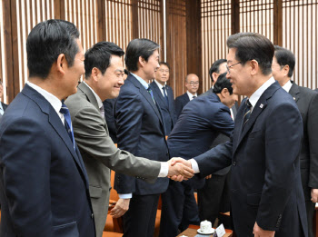 李대통령, 장동혁에 '넥타이'로 뼈있는 농담…"빨간색은?"