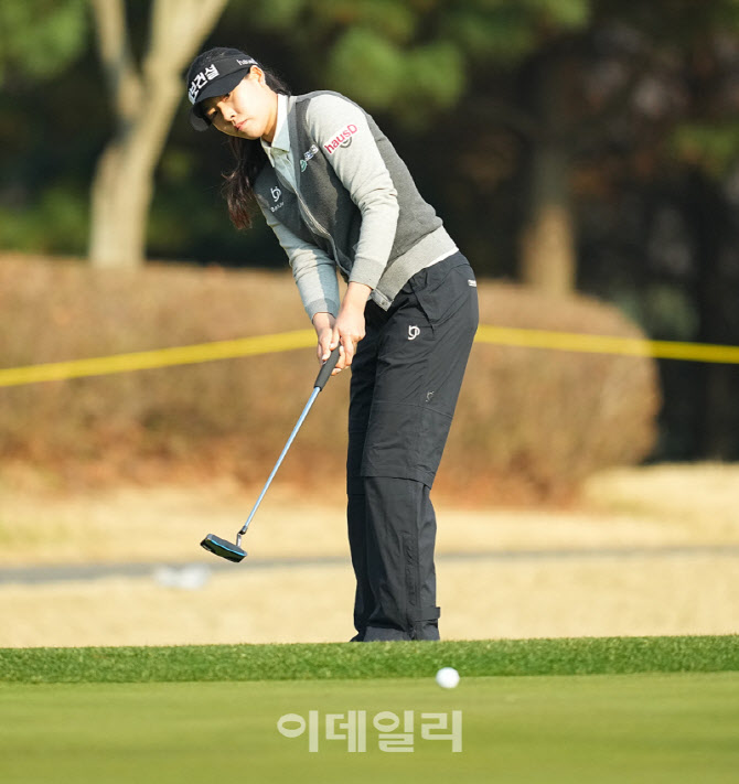 황민정,핀 옆에 붙어라                                                                                                                                                                             