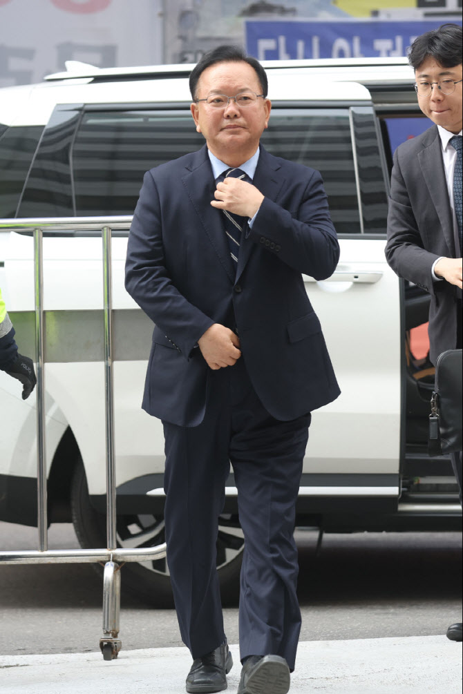 더불어민주당 대구시장 후보자 면접 앞둔 김부겸                                                                                                                                                     