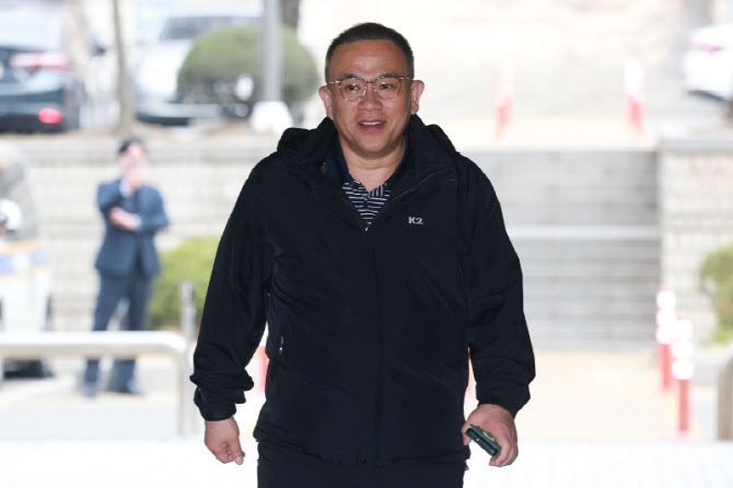 명태균, '정치자금법 위반 혐의 공판' 증인으로 출석                                                                                                                                       