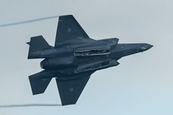 [속보]이란 매체 “美 F-35, 이란 중부 상공서 격추”