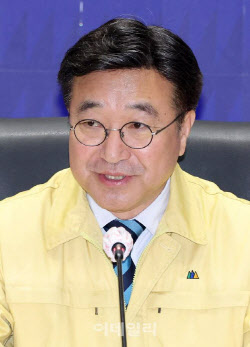 윤호중 행안장관 "쓰레기봉투 가격 인상 없어…지방정부와 협력"