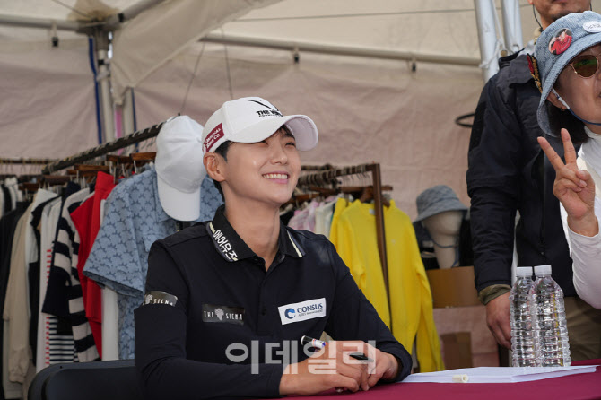 박성현,기념 촬영은 미소                                                                                                                                                                           