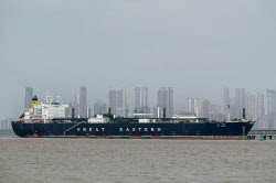 호르무즈 해협 일부 통과 재개…프랑스 선사 컨테이너선 첫 안전 항해