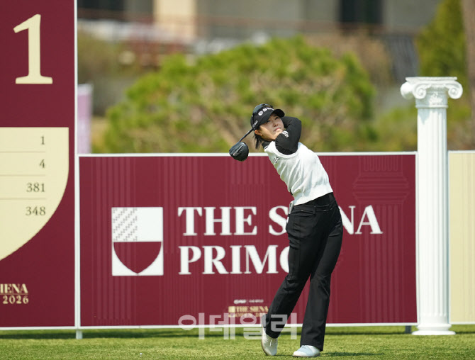 고지우,중앙으로 날린 첫 티샷                                                                                                                                                                      