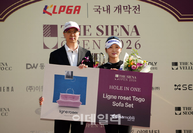 이예원,고급 소파 좋아요                                                                                                                                                                           