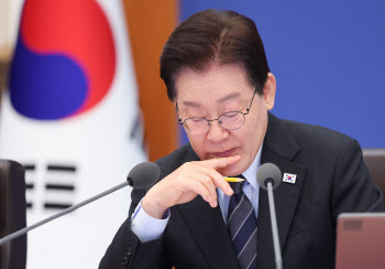 [속보] 李대통령 “다주택 양도세 중과유예, 5월9일 신청까지 허용 검토”